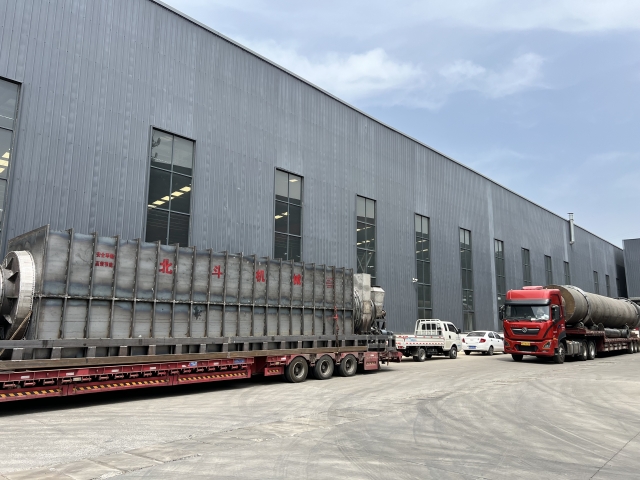 烘干機、炭化機全套生產(chǎn)線，四車浩浩蕩蕩齊發(fā)